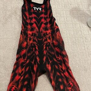 TYR venzo genesis techsuit size 24
